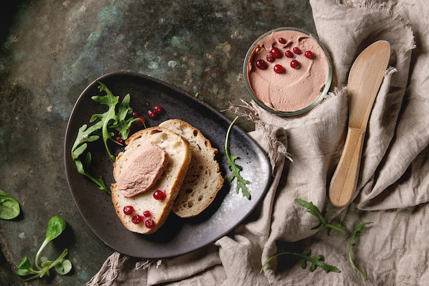 Pâte de foie avec du pain