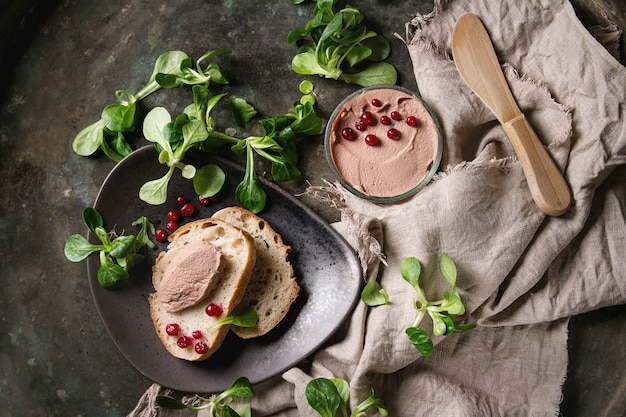 Pâte de foie avec du pain