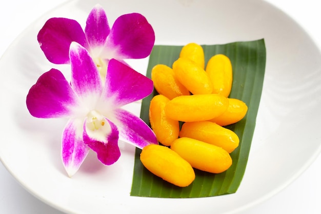 Pâte de haricot mungo formée dans le jaune d'œuf et le sucre Dessert thaïlandais