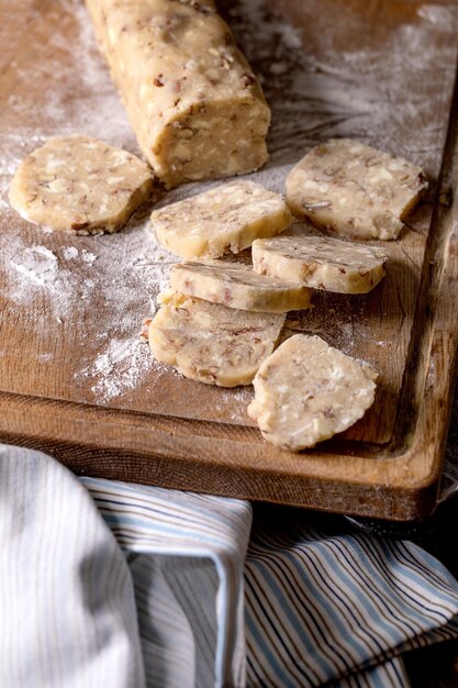 Pâte sablée maison pour biscuits au sucre aux noix