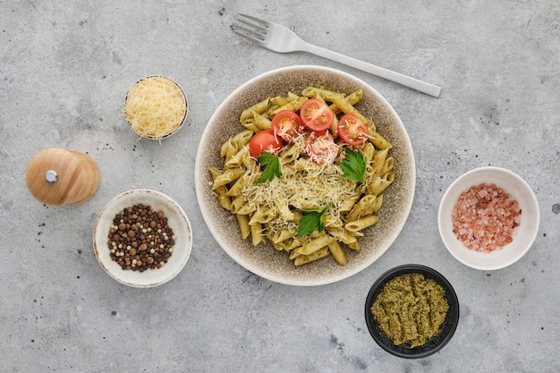 Pâtes au pesto et fromage