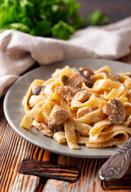 Pâtes au poulet et aux champignons