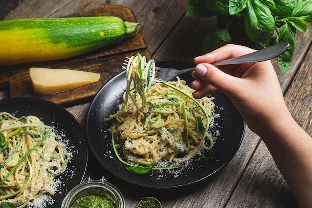 Pâtes aux courgettes et sauce à la crème