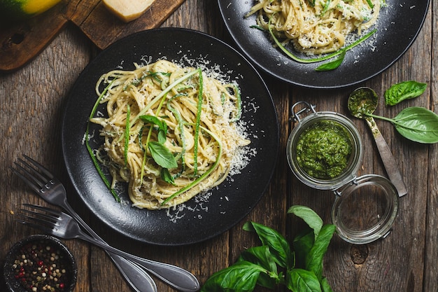 Pâtes aux courgettes et sauce à la crème