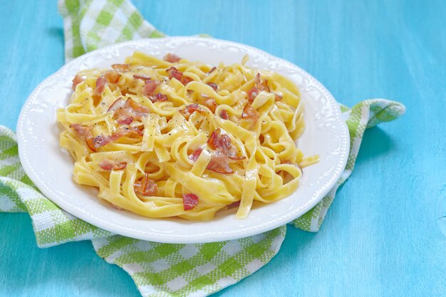 Pâtes carbonara maison avec bacon et fromage