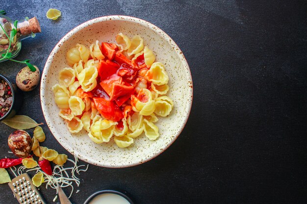 pâtes Conchiglie, sauce tomate Orecchiette et saucisses