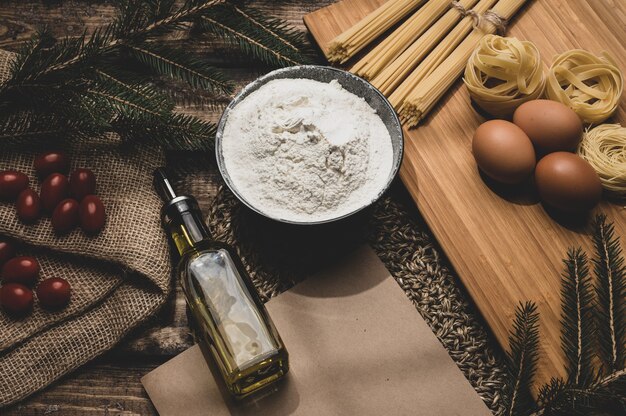 Pâtes crues sur fond de bois