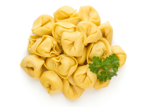 Pâtes crues maison, tortellini aux herbes.