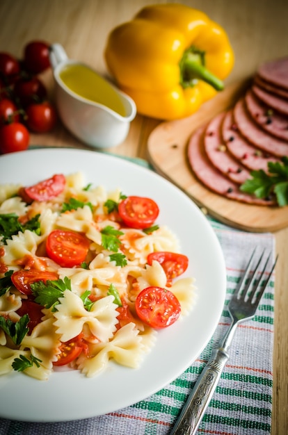 Pâtes farfalle aux tomates cerises