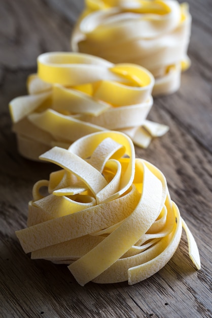 Pâtes fettuccine crues