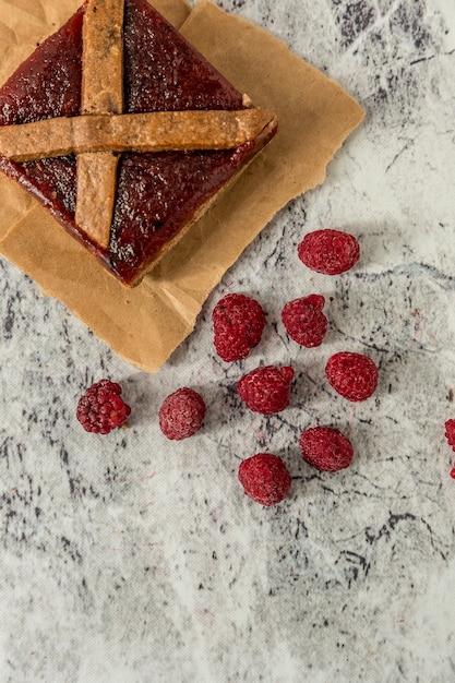 Photo pâtes frola aux coings maison en carrés