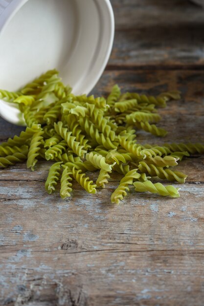 pâtes fusilli multicolores