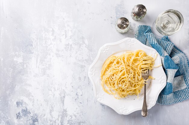 Pâtes italiennes au fromage pecorino