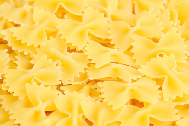 Pâtes italiennes farfalle sèches non cuites