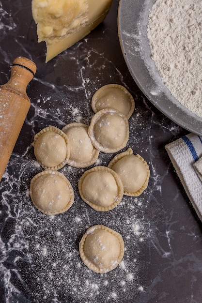 Pâtes italiennes fraîches faites à la main de Sorrentinos