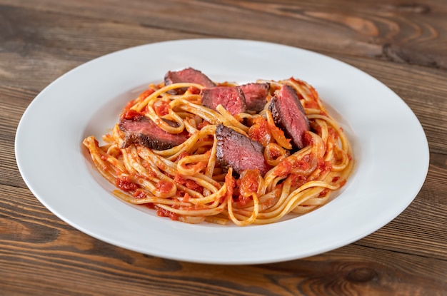 Pâtes de linguine au steak