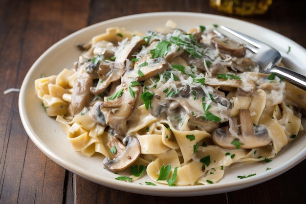 Pâtes maison avec sauce crémeuse aux champignons et parmesan