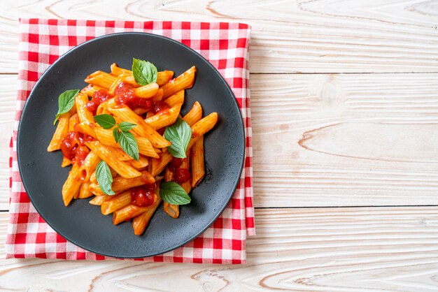 Pâtes penne à la sauce tomate