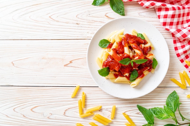 Pâtes penne à la sauce tomate