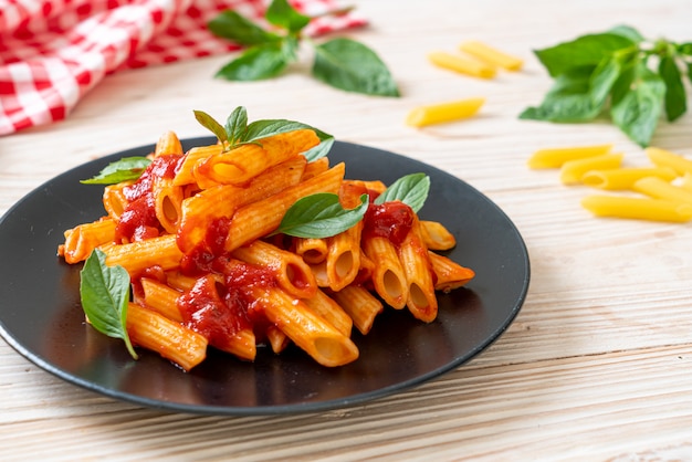 Pâtes penne à la sauce tomate