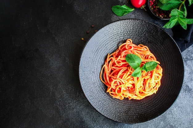 pâtes sauce tomate spaghetti