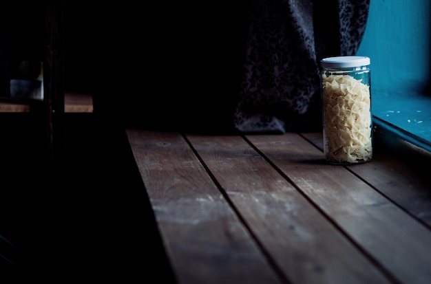 Pâtes sèches dans un bocal en verre