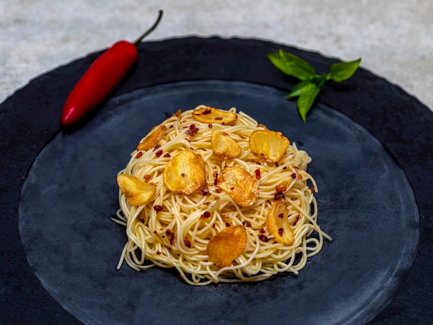 Pâtes spaghetti à l'ail frit et à l'huile d'olive