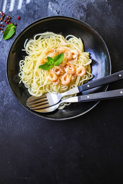 Pâtes Spaghetti Aux Crevettes Sauce Crémeuse Aux Fruits De Mer Aux Crevettes