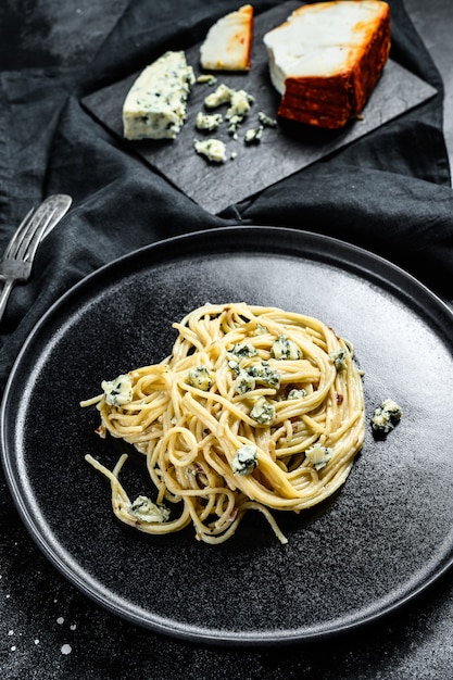 Pâtes spaghetti avec sauce au fromage Gorgonzola bleu