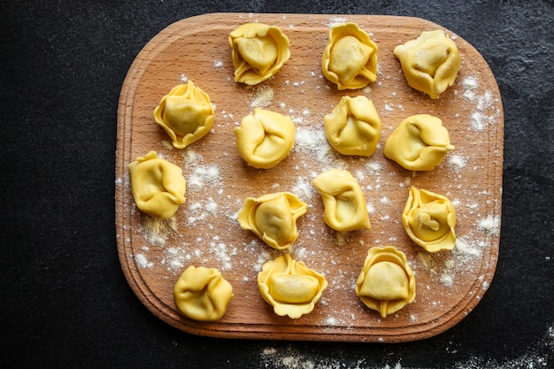 pâtes tortellini raviolis farcis