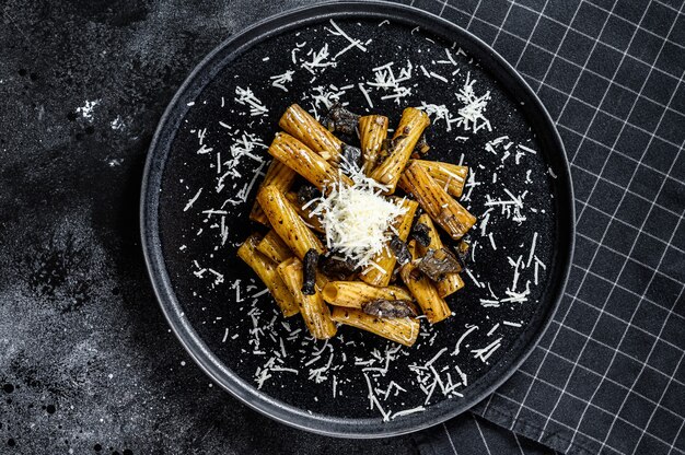 Pâtes tortiglioni à la truffe noire