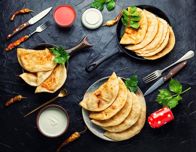 Pâtés traditionnels faits maison, cheburek