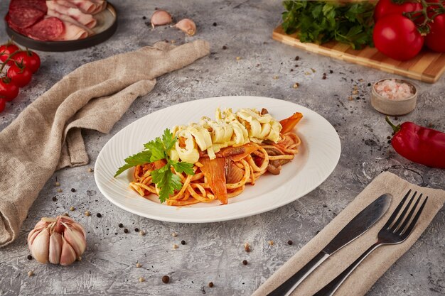 Pâtes à la viande, au fromage et aux légumes