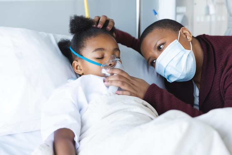 Photo une patiente afro-américaine allongée sur le lit avec un masque à oxygène, avec sa mère à l'hôpital. hôpital, maternité, famille, hygiène, médecine et soins, inchangés.