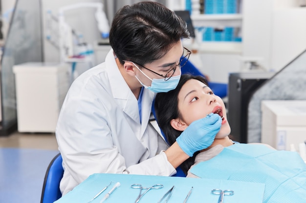 Patiente chez le dentiste