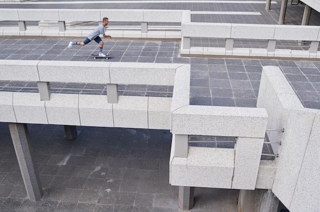 Le patinage est plus qu'un passe-temps Photo de skateurs dans la ville