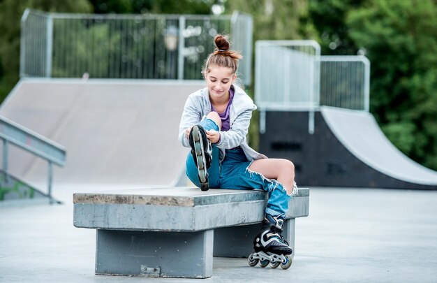 Patineuse à roulettes fille