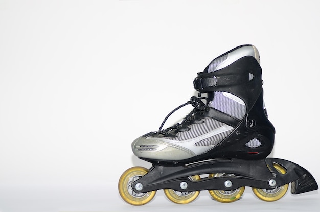 Patins à roulettes en gris et noir