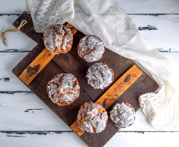 Pâtisserie traditionnelle de Pâques avec glaçage au sucre