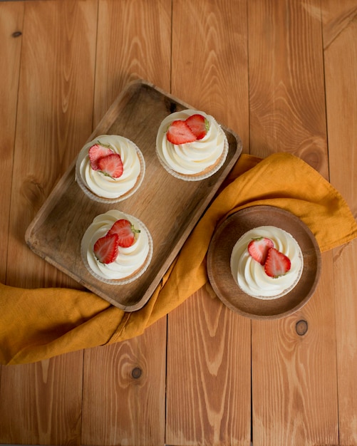 Pâtisseries décorées de fraises