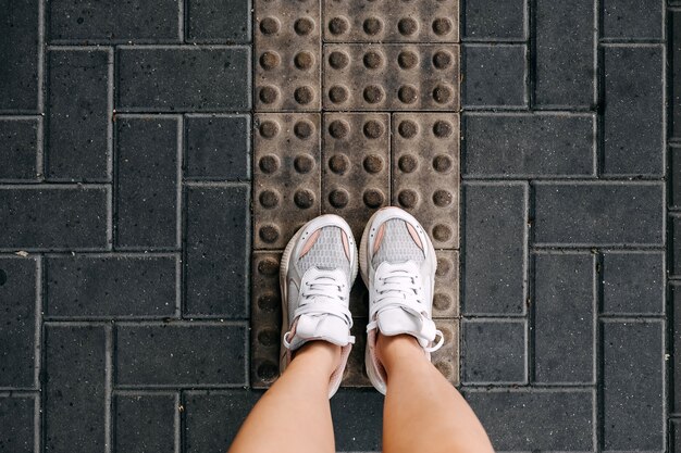 Pavage spécial sur trottoir pour aveugles