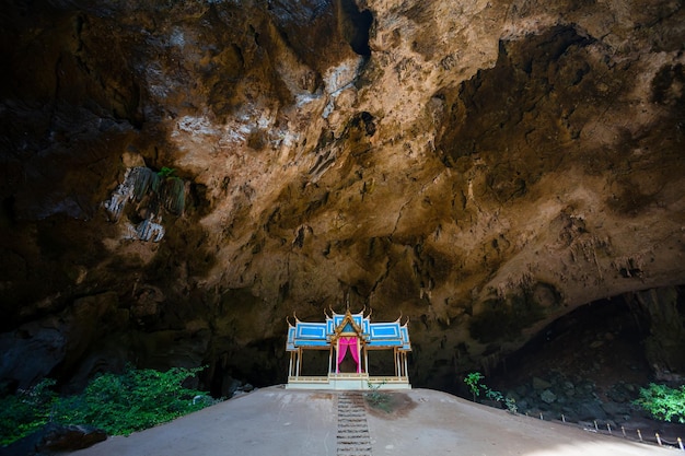 Pavillon Royal dans la grotte de Phraya Nakhon Prachuap Khiri Khan Thaïlande stock