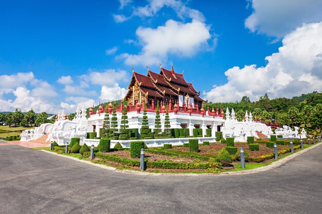 Le Pavillon Royal (Ho Kham Luang) dans le Parc Royal Rajapruek près de Chiang Mai, Thaïlande