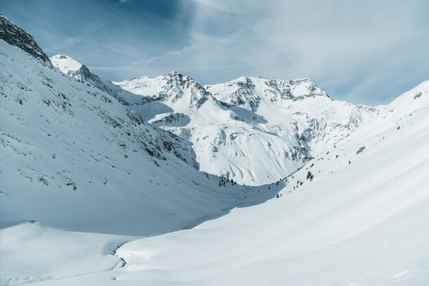 Photo le pays des merveilles d'hiver dans les alpes autrichiennes