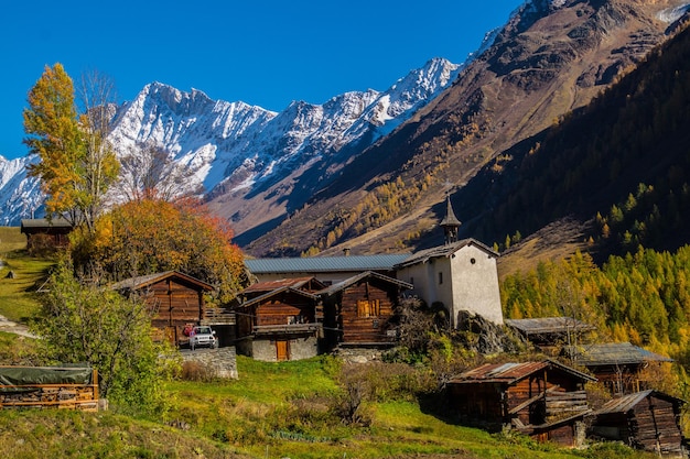 Paysage des Alpes suisses en automne