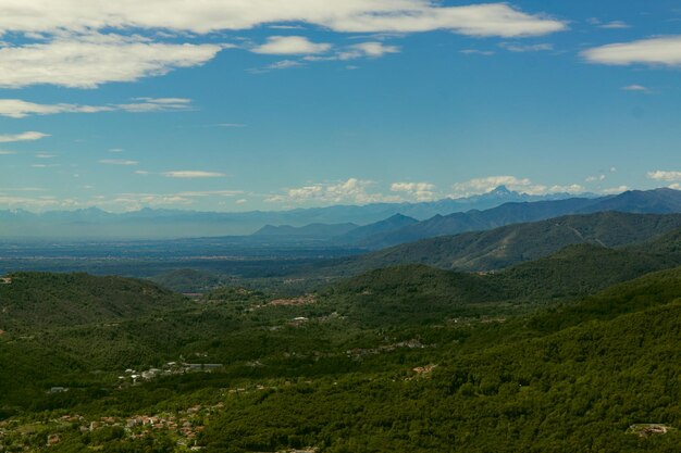 Paysage alpin italien au-dessus de la vallée du Pô près de Turin