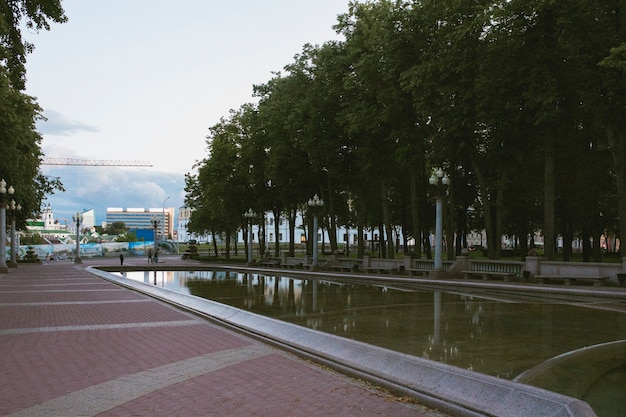 Photo paysage analogique de la ville avec des bâtiments à la lumière du jour