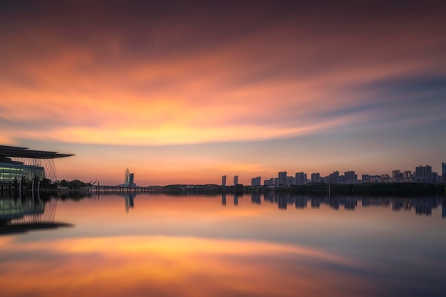 Paysage au coucher du soleil du lac Lihu