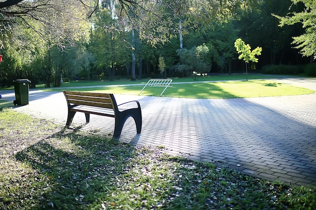 paysage en automne banc de parc / beau banc de jardin, concept de repos, personne en automne parc, fond de paysage, automne