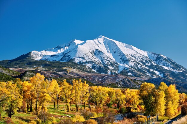 Paysage d'automne du mont Sopris au Colorado